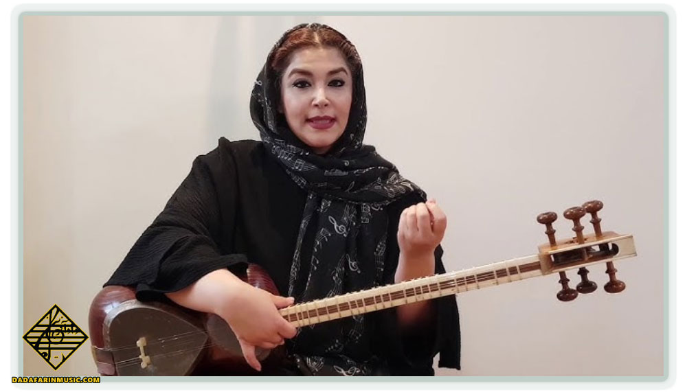 آزاده امیری نوازنده تار و سه تار